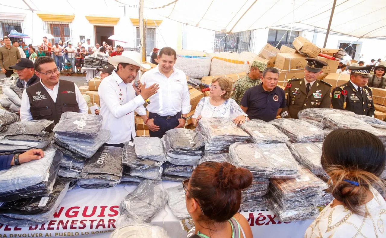Tianguis del Bienestar llega por primera vez a la Mixteca poblana y devuelve bienes decomisados