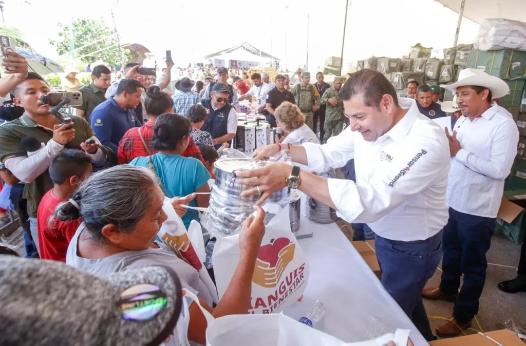 Tianguis del Bienestar llega por primera vez a la Mixteca poblana y devuelve bienes decomisados