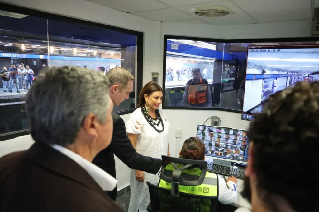 Clara Brugada entrega remodelación de la Línea 2 del Metro, con inversión de 2,200 mdp