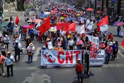 Gobierno federal propone a la CNTE crear una aseguradora pública de pensiones