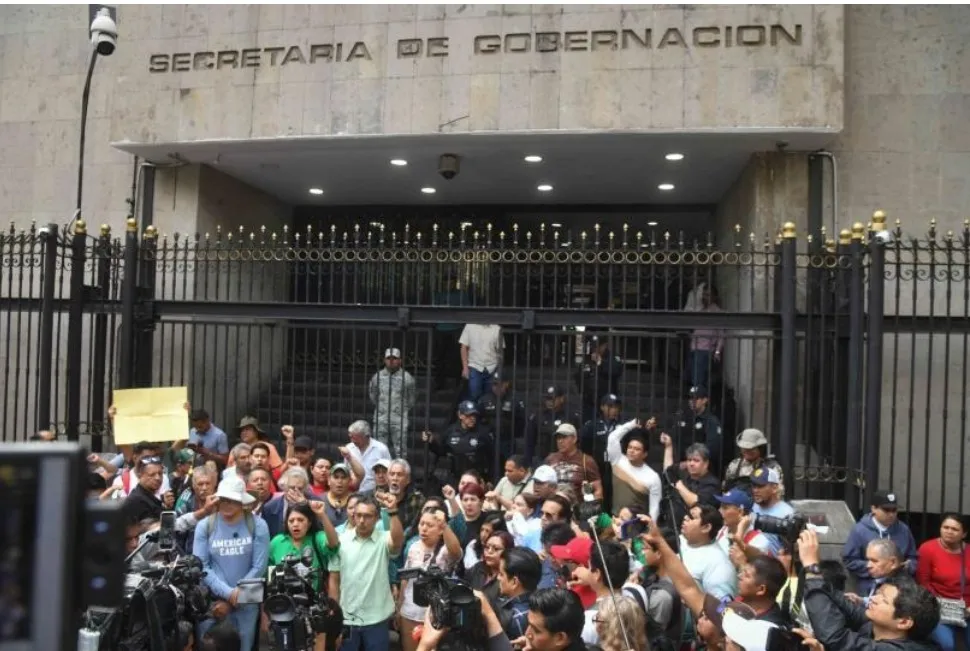 Gobierno federal propone a la CNTE crear una aseguradora pública de pensiones