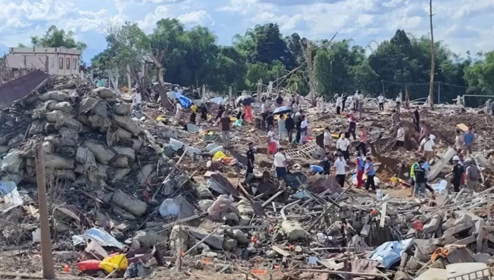 Más de 45 muertos en Myanmar tras una enorme explosión en un almacén de explosivos