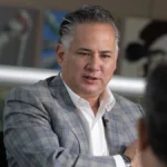 Santiago Nieto da el primer paso rumbo a la gobernatura de Querétaro; formaliza su registro en Morena