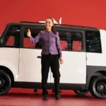 presidenta claudia Sheinbaum presenta el vehículo eléctrico Olinia 1