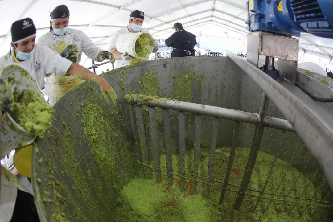 ¡Récord mundial con sabor mexicano! Jalisco prepara el guacamole más grande de la historia
