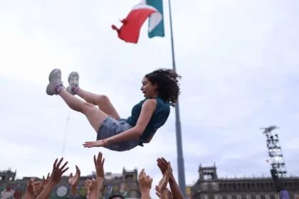 Gobierno de CDMX alerta por el riesgo de la práctica ‘Quiere volar’ en festejos mundialistas
