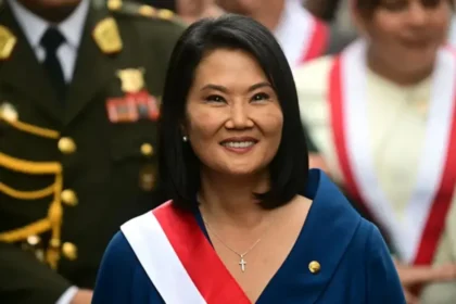 Keiko Fujimori asume la presidencia de Perú en un contexto de retos políticos y de seguridad