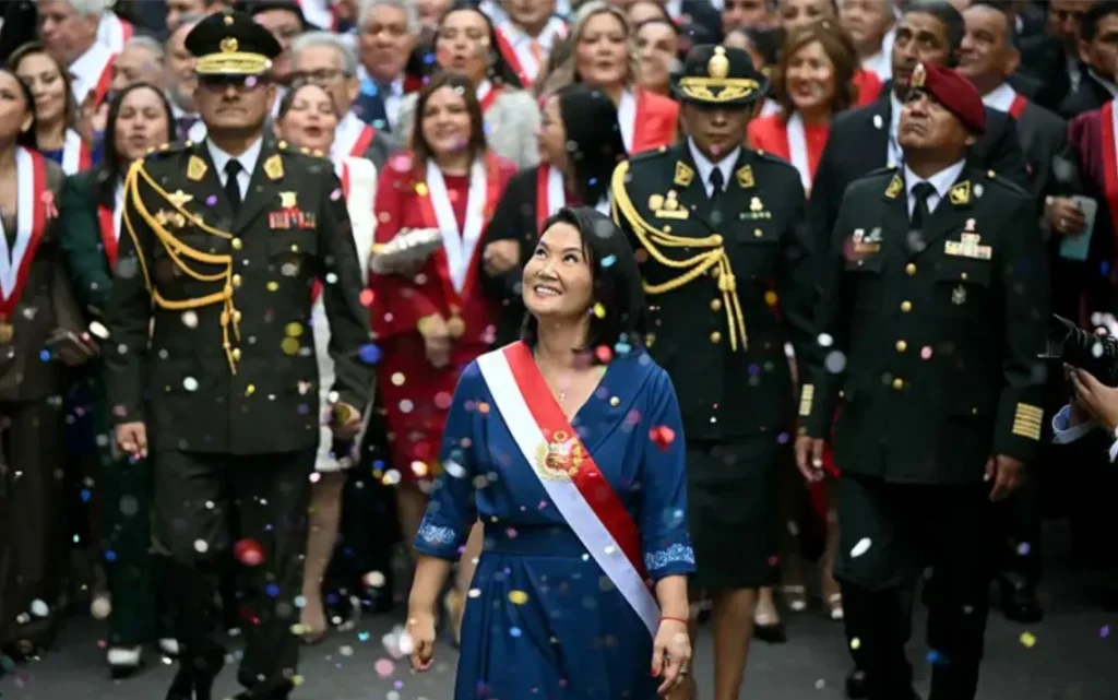Keiko Fujimori asume la presidencia de Perú en un contexto de retos políticos y de seguridad