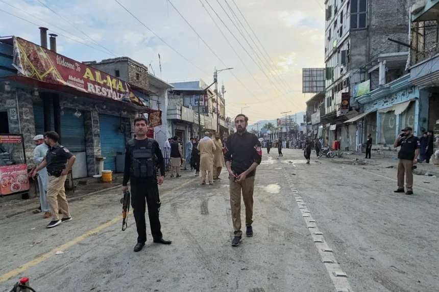Atentado suicida contra una comisaría en el valle de Swat, Pakistán, deja al menos catorce muertos y más de veinte heridos