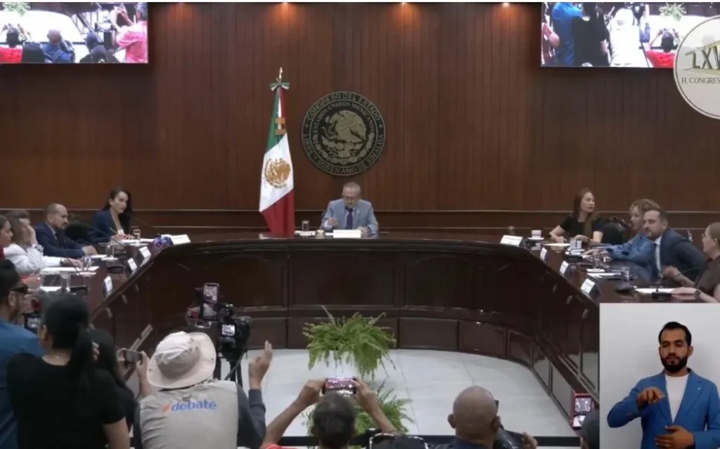 Congreso de Sinaloa aprueba licencia indefinida de Rubén Rocha Moya y prepara relevo interino