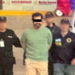 El contralmirante Fernando Farías Laguna acepta su traslado a México a bordo de una aeronave de la Semar