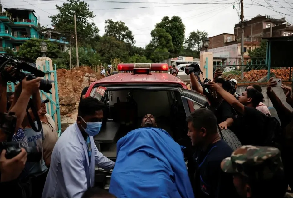 Inundaciones y deslaves entre Nepal y Tíbet dejan más de 150 muertos y cientos de desaparecidos