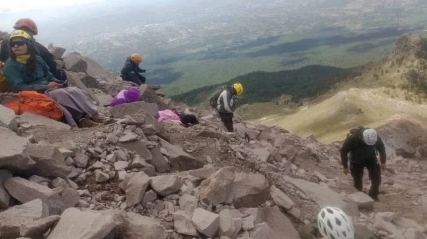 Muere joven excursionista de Orizaba tras sufrir una caída en la ruta de El Espinazo del Diablo en el volcán La Malinche
