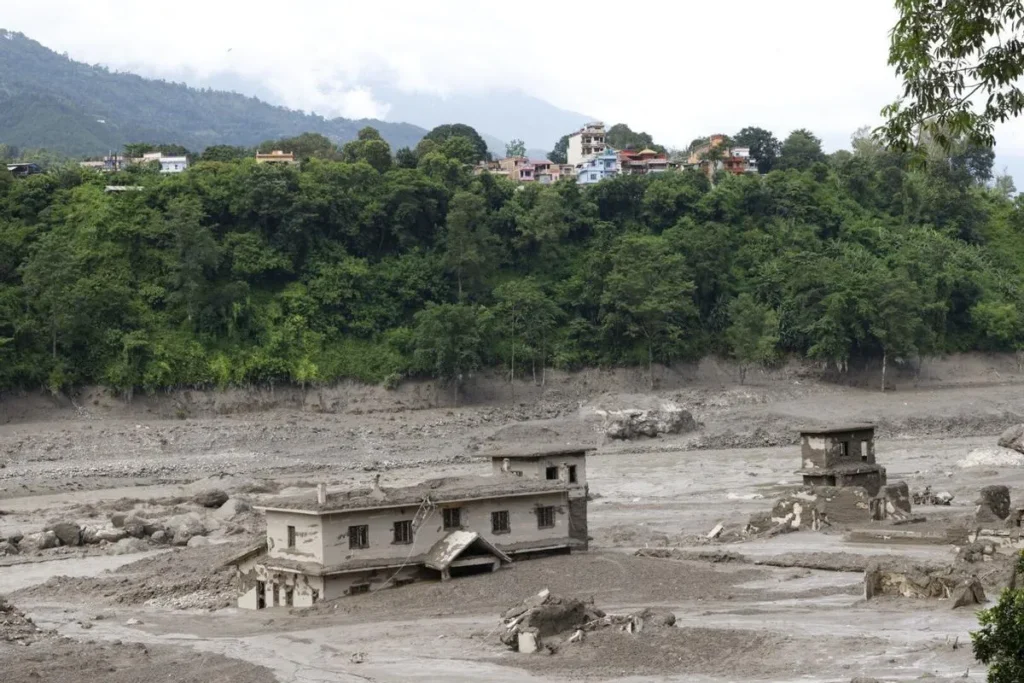 Nepal en alerta máxima por posibles nuevas riadas