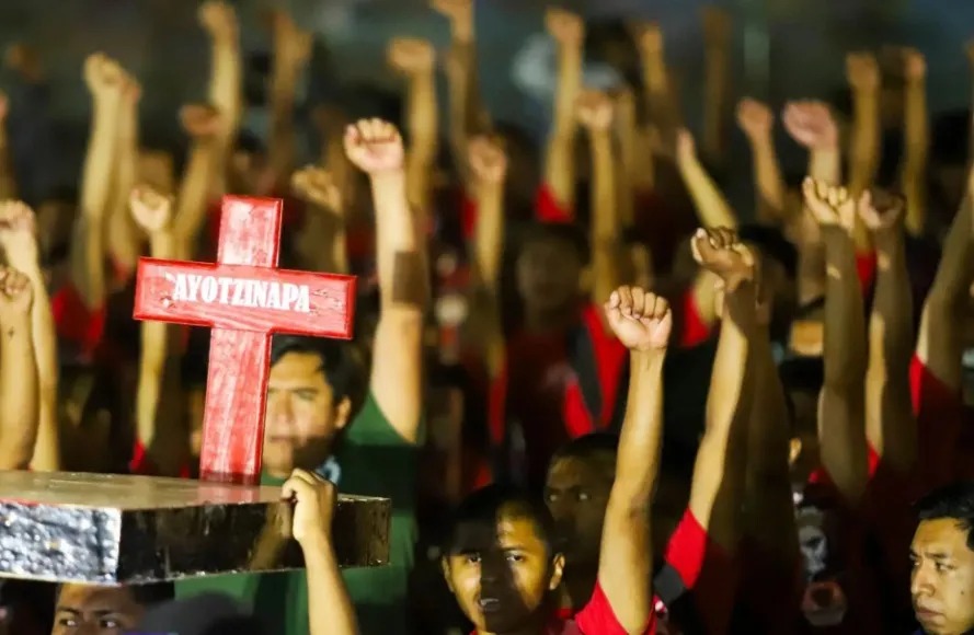 Ayotzinapa investigan horno clandestino y uso de celulares de normalistas tras su desaparición