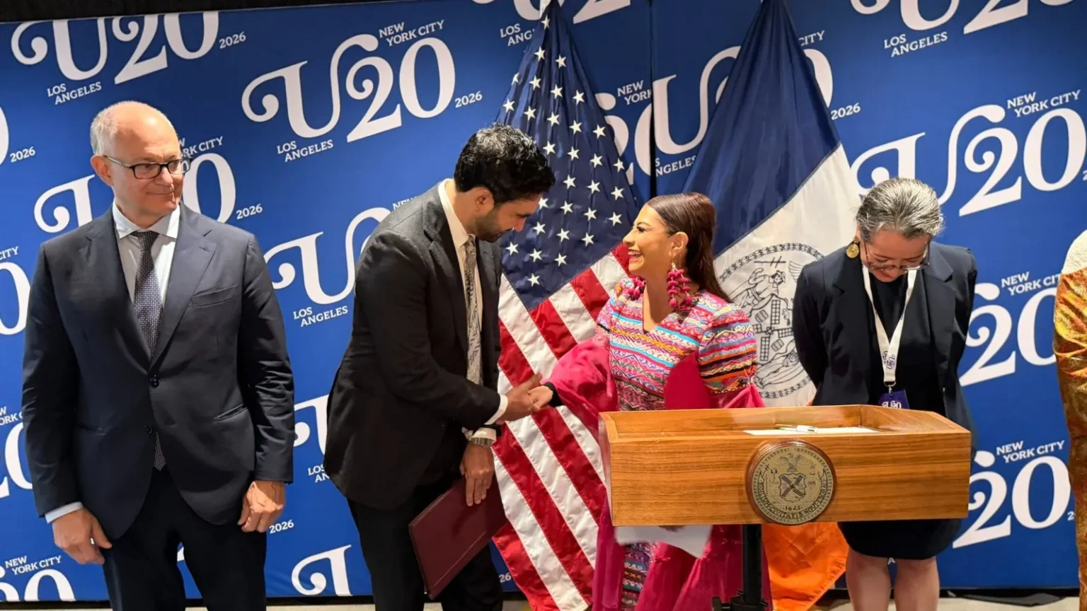 Brugada participa en Foro Urban 20 en Nueva York y destaca reconocimiento de Mamdani a las Utopías
