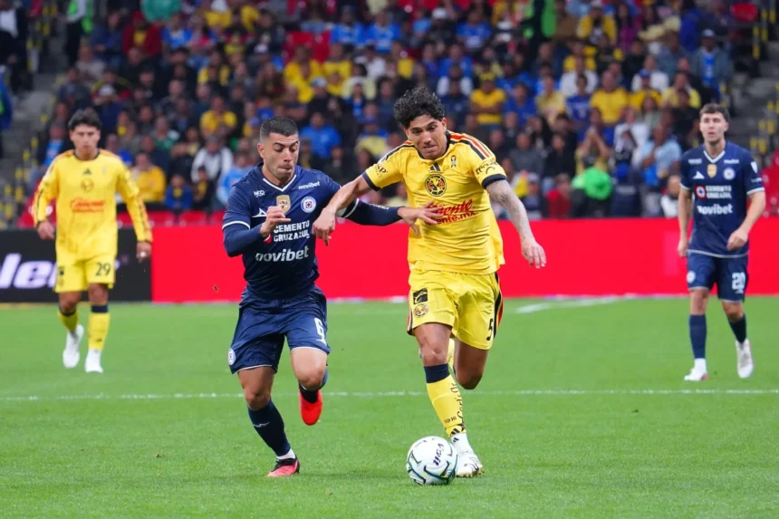 Cruz Azul sufre al final, pero vence 4-3 al América en el Clásico Joven
