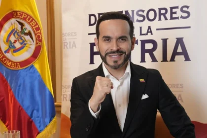 De la Espriella causa polémica en Colombia con imágenes entre cadáveres que un juez le ordenó retirar
