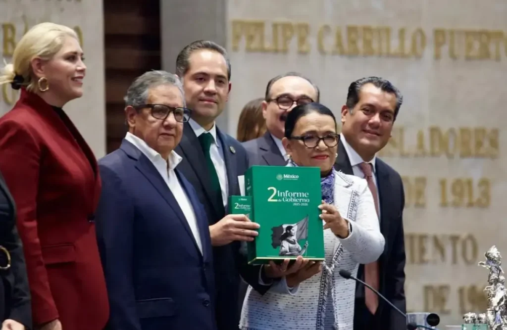 En breve ceremonia, Rosa Icela entrega Segundo Informe de Sheinbaum al Congreso
