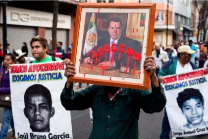 Entregan a Sheinbaum nuevo informe sobre el caso Ayotzinapa a días del 12 aniversario