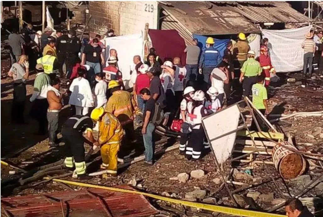 Explosión de pirotecnia en Temascalcingo deja 10 muertos y 64 heridos; dos sacerdotes están entre los lesionados