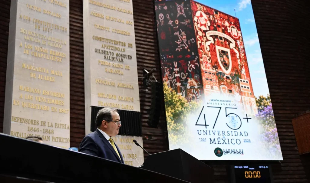 Inscriben con letras de oro en el Muro de Honor de la Cámara de Diputados la leyenda “475 años de la Universidad de México (1551-2026)”
