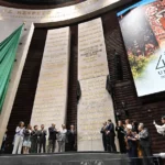 Inscriben con letras de oro en el Muro de Honor de la Cámara de Diputados la leyenda “475 años de la Universidad de México (1551-2026)”