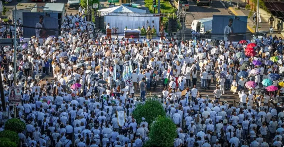 Miles marchan en Culiacán por la paz y contra la violencia en Sinaloa