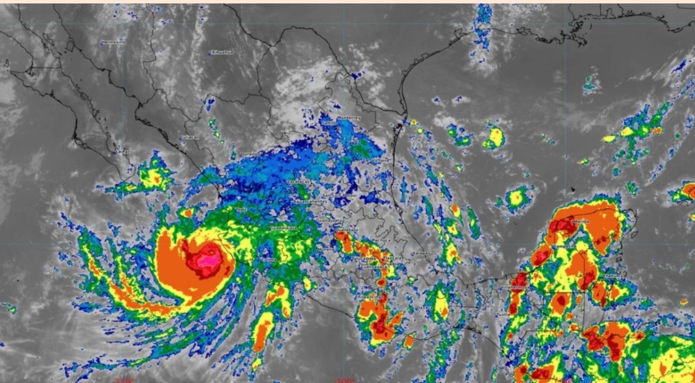 Huracán Simon baja a categoría 3: estos estados siguen bajo amenaza por lluvias y oleaje