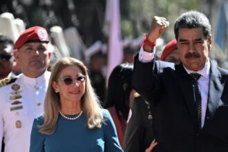 Juez niega arresto domiciliario a Cilia Flores; EU la acusa de tortura junto a Maduro