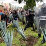Protesta por crisis del agua en Guadalajara termina con gas lacrimógeno y chorros a presión
