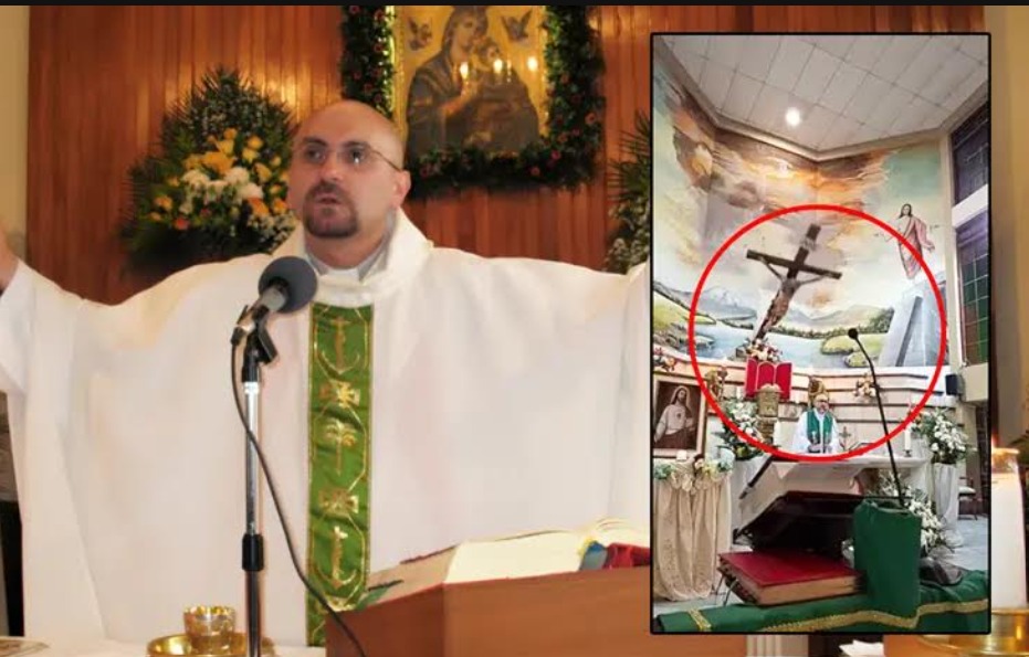 Sacerdote muere aplastado por una cruz durante una misa en Ecuador